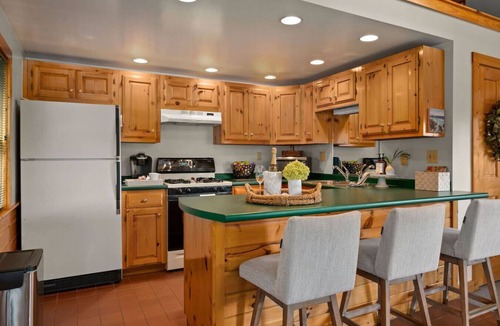 North Andover Other | Winery Studio w/Private Hot Tub,Fireplace,Tasting