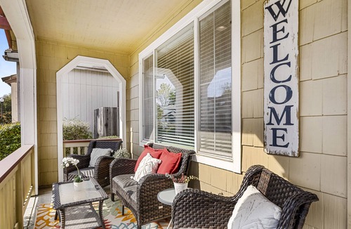 Windsor House | “Winetopia” Windsor Getaway - 39 Exceptional Reviews!