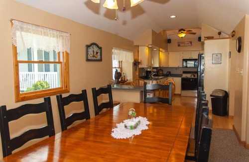 Town of Torrey Cottage | Winey Duck Cottage:" Pet Friendly Contemporary w/Hot Tub on Seneca Wine Trail