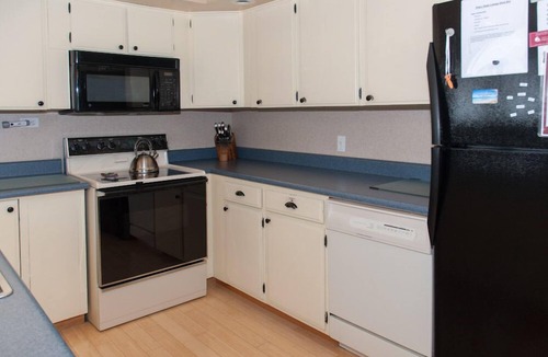 Town of Torrey Cottage | Winey Duck Cottage:" Pet Friendly Contemporary w/Hot Tub on Seneca Wine Trail