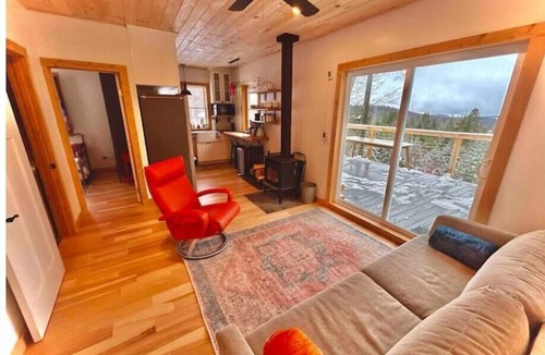 Glover House | Winfield Cottage: a hillside farm haven