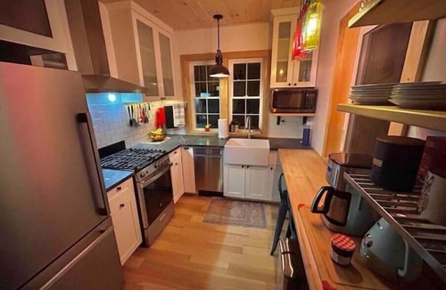 Glover House | Winfield Cottage: a hillside farm haven