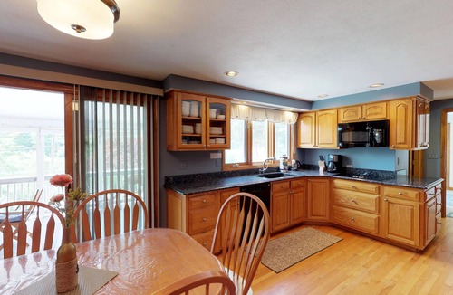 Gloucester House | Wingaersheek, Private & Public Beach, Beautiful Luxury Home, Ext'd Family