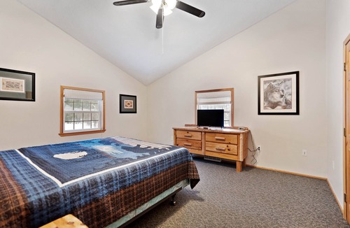 Ohiopyle Cabin | Wingard Lodge - Spacious Cabin Ideal for Celebrations.