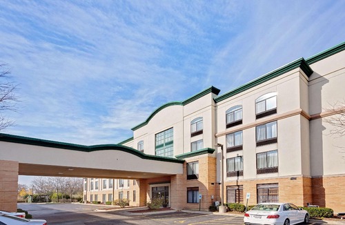 Arlington Heights Hotel | Wingate by Wyndham - Arlington Heights