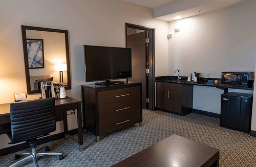 Angola Hotel | Wingate by Wyndham Angola