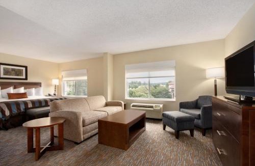Twin Brook Hotel | Wingate by Wyndham - Chattanooga