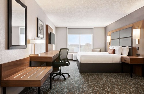 Blue Ash Hotel | Wingate by Wyndham - Cincinnati - Blue Ash