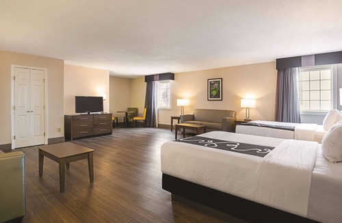 San Jacinto Hotel | Wingate by Wyndham Galveston Beachfront at the Seawall