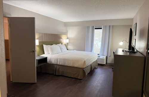 Baymeadows Hotel | Wingate by Wyndham Jacksonville FL
