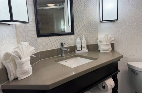 Baymeadows Hotel | Wingate by Wyndham Jacksonville FL