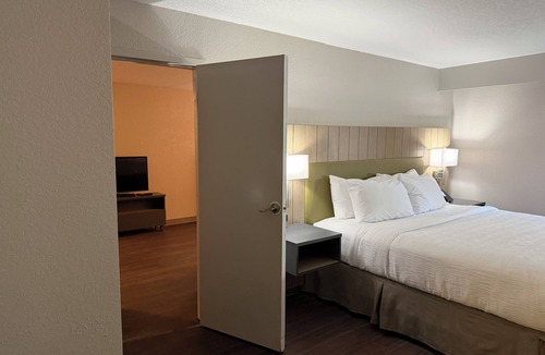 Baymeadows Hotel | Wingate by Wyndham Jacksonville FL