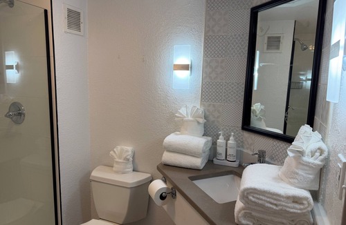 Baymeadows Hotel | Wingate by Wyndham Jacksonville FL