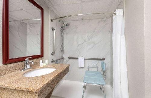 Kansas City Hotel | Wingate by Wyndham Kansas City
