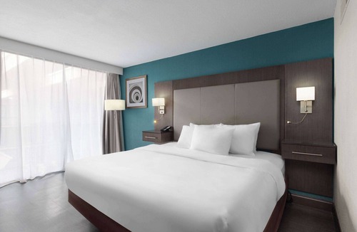 Kansas City Hotel | Wingate by Wyndham Kansas City
