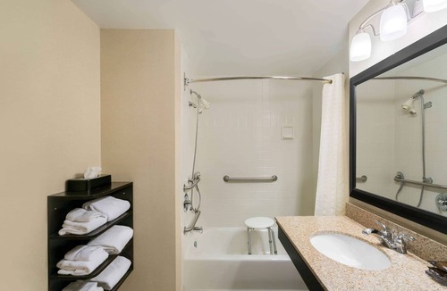 Lexington Hotel | Wingate by Wyndham Lexington