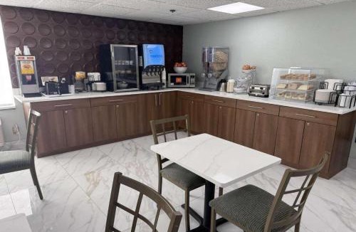 Livonia Hotel | Wingate by Wyndham Livonia
