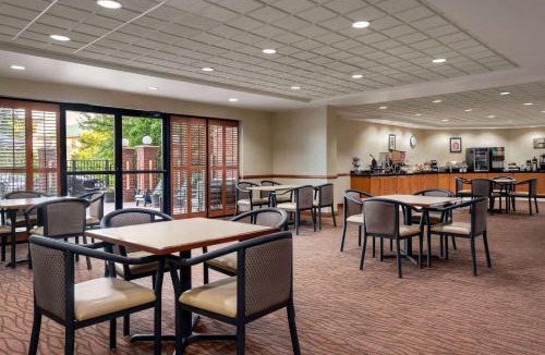 Jeffersontown Hotel | Wingate by Wyndham Louisville East