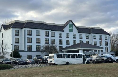 North East Hotel | Wingate by Wyndham North East