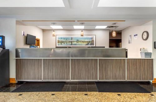 North East Hotel | Wingate by Wyndham North East