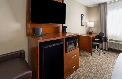 New Stanton Hotel | Wingate by Wyndham Pittsburgh/New Stanton