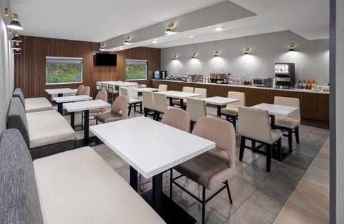 New Stanton Hotel | Wingate by Wyndham Pittsburgh/New Stanton