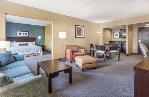 Regina Hotel | Wingate By Wyndham Regina