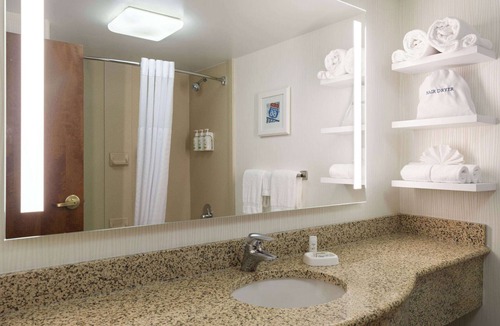 Airport Township Hotel | Wingate by Wyndham St. Louis Airport