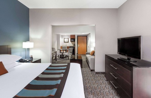 Sylvania Hotel | Wingate by Wyndham - Sylvania/Toledo