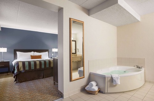 Sylvania Hotel | Wingate by Wyndham - Sylvania/Toledo