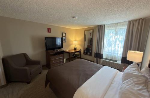 Utica Hotel | Wingate by Wyndham Utica