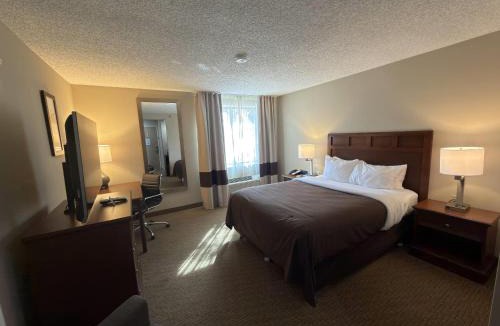 Utica Hotel | Wingate by Wyndham Utica