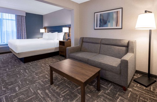 Norma Hotel | Wingate by Wyndham Vineland/Millville