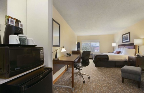 Twin Brook Hotel | Wingate Inn Chattanooga