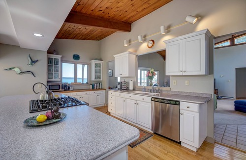 Trenton Cottage | Wings Cottage - Oceanfront!