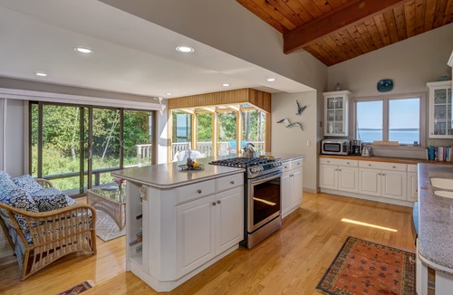 Trenton Cottage | Wings Cottage - Oceanfront!