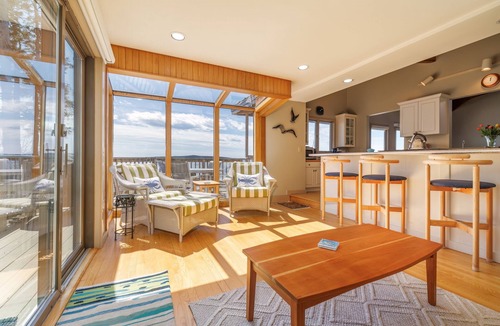 Trenton Cottage | Wings Cottage - Oceanfront!