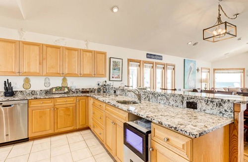 Nags Head House | Wink Beach | Oceanfront | Private Pool, Hot Tub, and Dog Friendly
