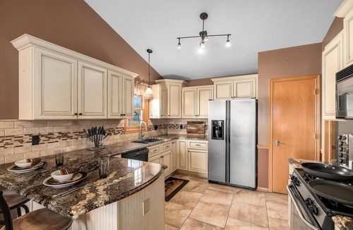 Winnebago House | Winnebago Spacious Home♥ Beautiful Kitchen LG Yard!