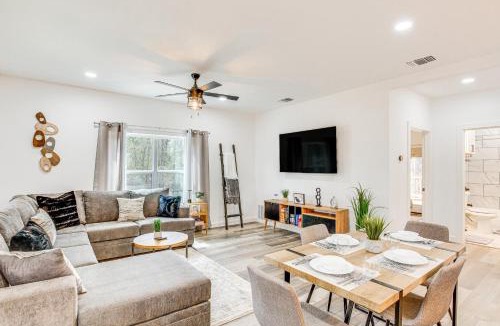 Winnsboro House | Winnsboro Barndominium w/Fire Pit & Large Deck!