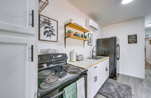 Winnsboro Cottage | Winnsboro Tiny House w/Trails, Yard Games & More!