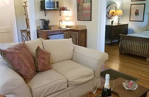 Downtown Little Rock Cottage | Winslow Cottage W/ King Bed