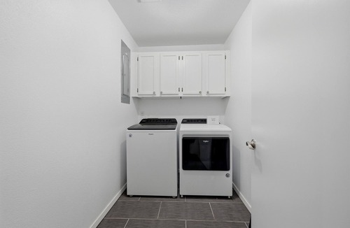 Gainesville House | WinStar Getaway: 3 bedroom 2 full bath - Sleeps 6-10 - Lot of Parking - EV Port