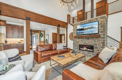 Roslyn House | Winter Comfort Without Watching the Clock!