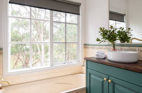 Hepburn Springs Villa | Winter Cottage Summar