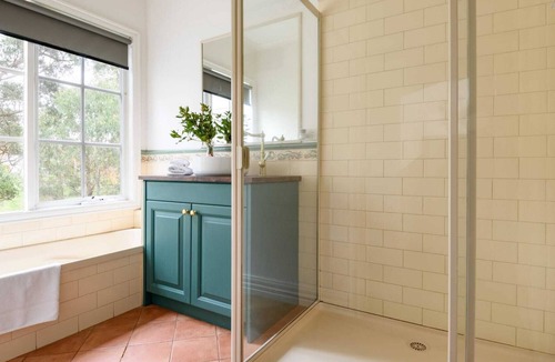 Hepburn Springs Villa | Winter Cottage Summar