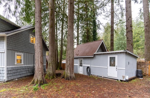 Marmot House | Winter family fun near Mt Hood with a hot tub! Bike! Ski!