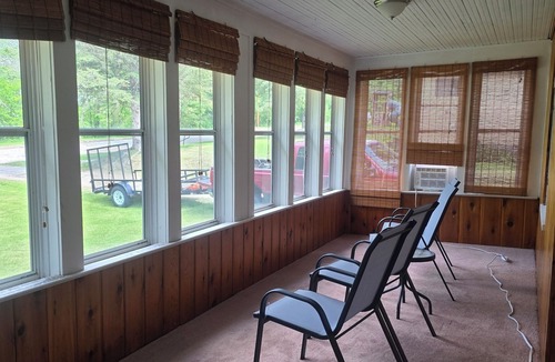 Coleraine House | Winter family getaway 3-bedroom house with WiFi, Radiant heat Lots of snow skin
