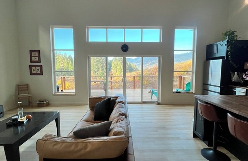 Husum House | Winter Getaway in Husum, WA