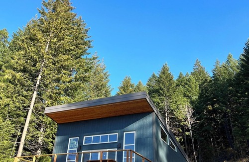 Husum House | Winter Getaway in Husum, WA